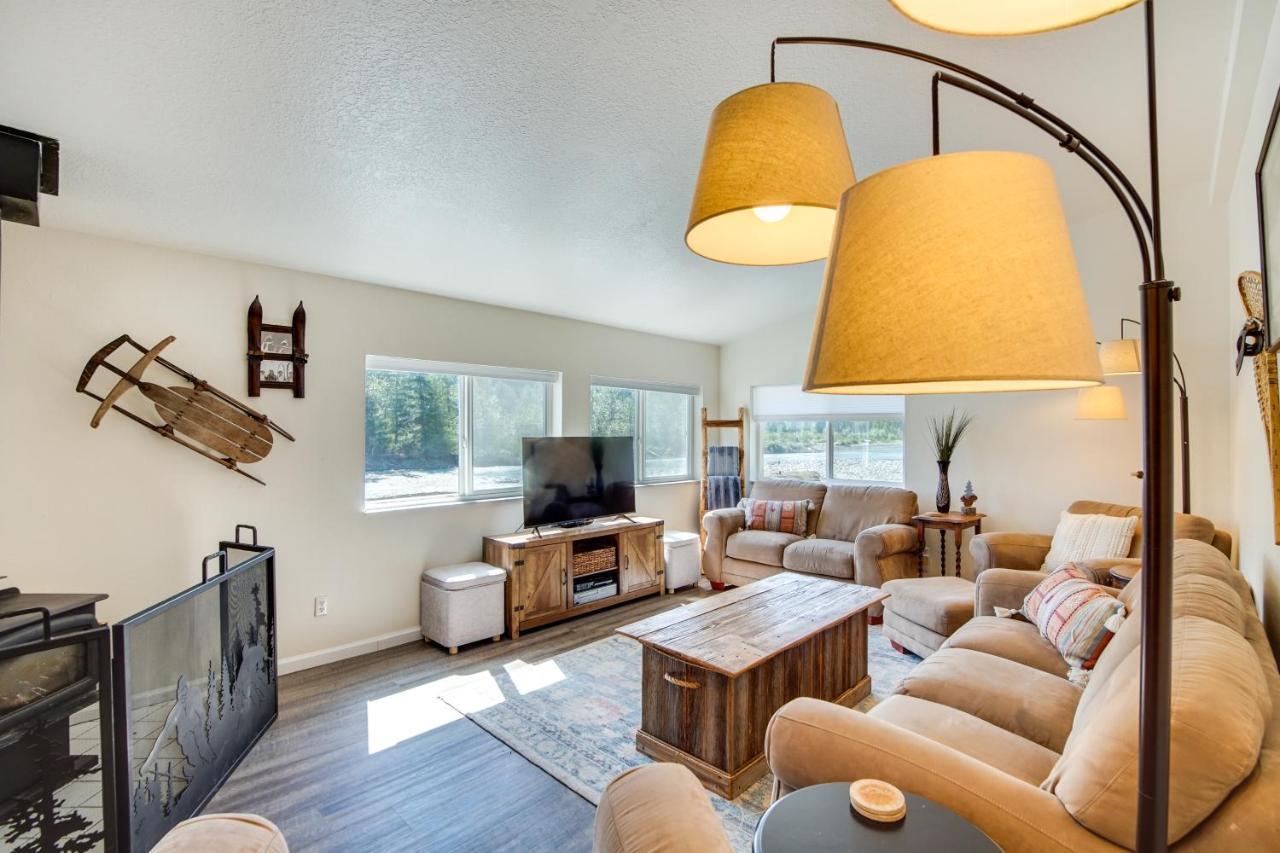 Riverfront Home With Deck, Near Mount Rainier! Packwood Buitenkant foto