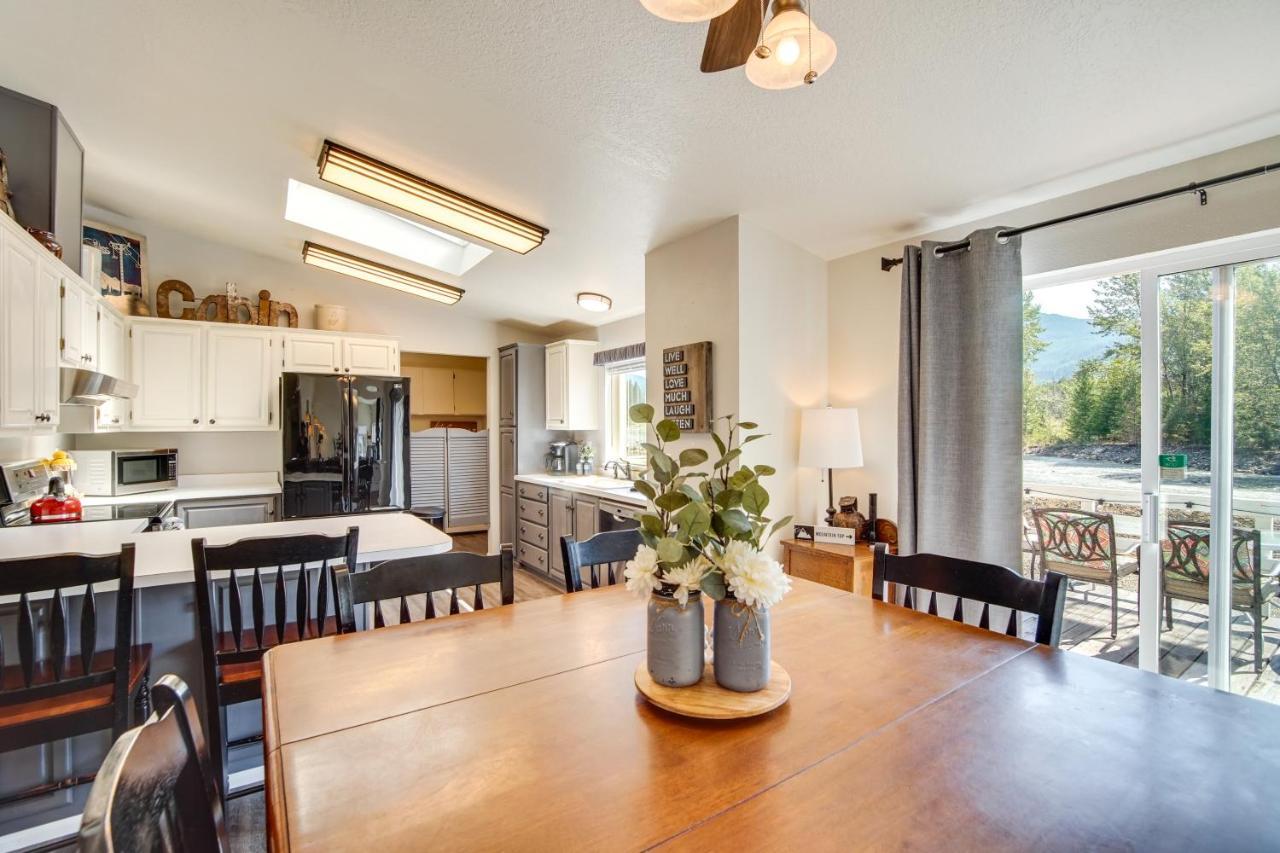 Riverfront Home With Deck, Near Mount Rainier! Packwood Buitenkant foto