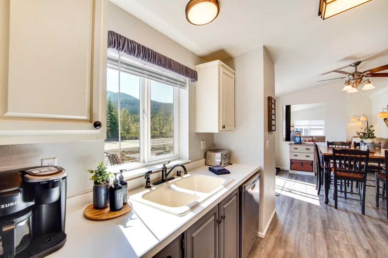 Riverfront Home With Deck, Near Mount Rainier! Packwood Buitenkant foto