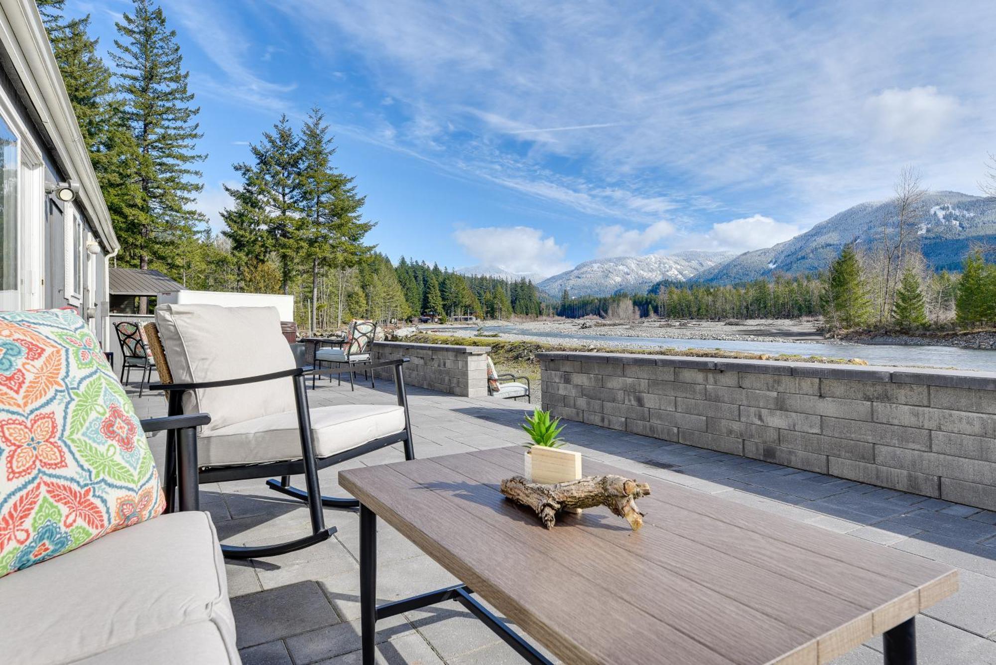 Riverfront Home With Deck, Near Mount Rainier! Packwood Buitenkant foto