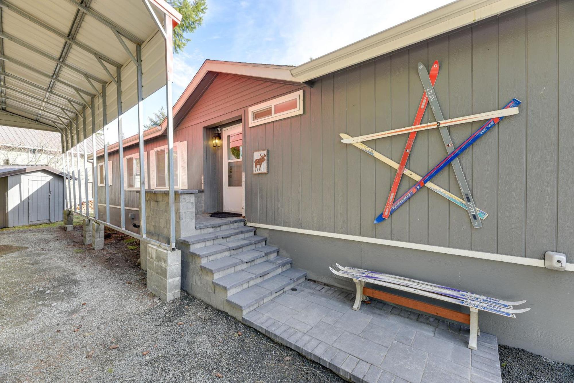 Riverfront Home With Deck, Near Mount Rainier! Packwood Buitenkant foto
