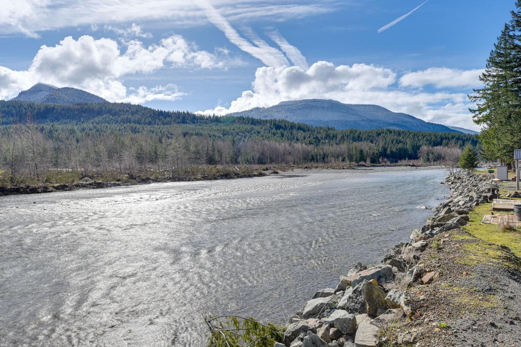 Riverfront Home With Deck, Near Mount Rainier! Packwood Buitenkant foto