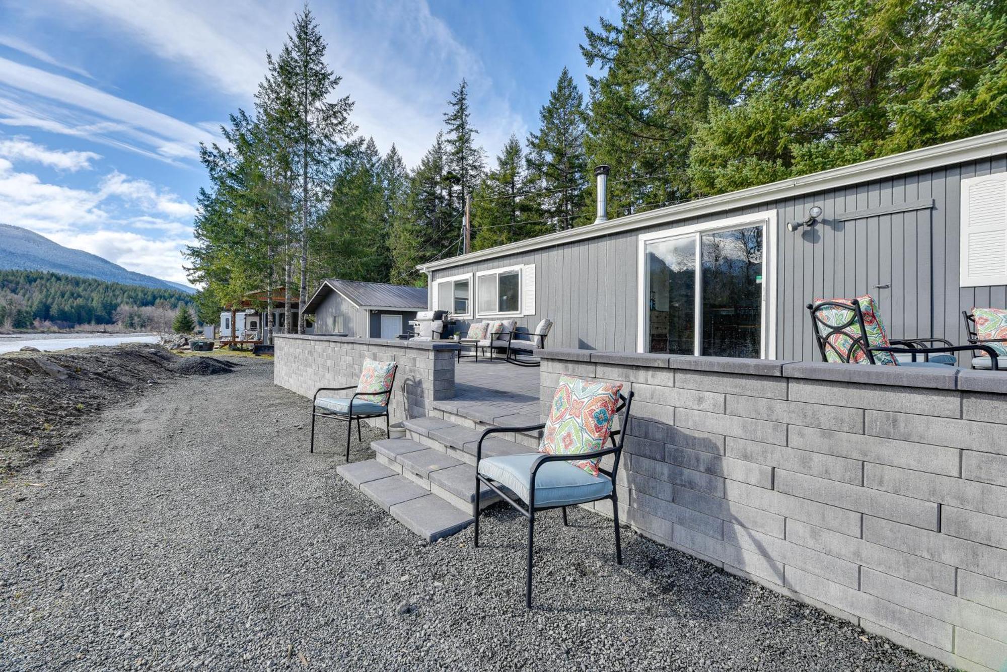 Riverfront Home With Deck, Near Mount Rainier! Packwood Buitenkant foto