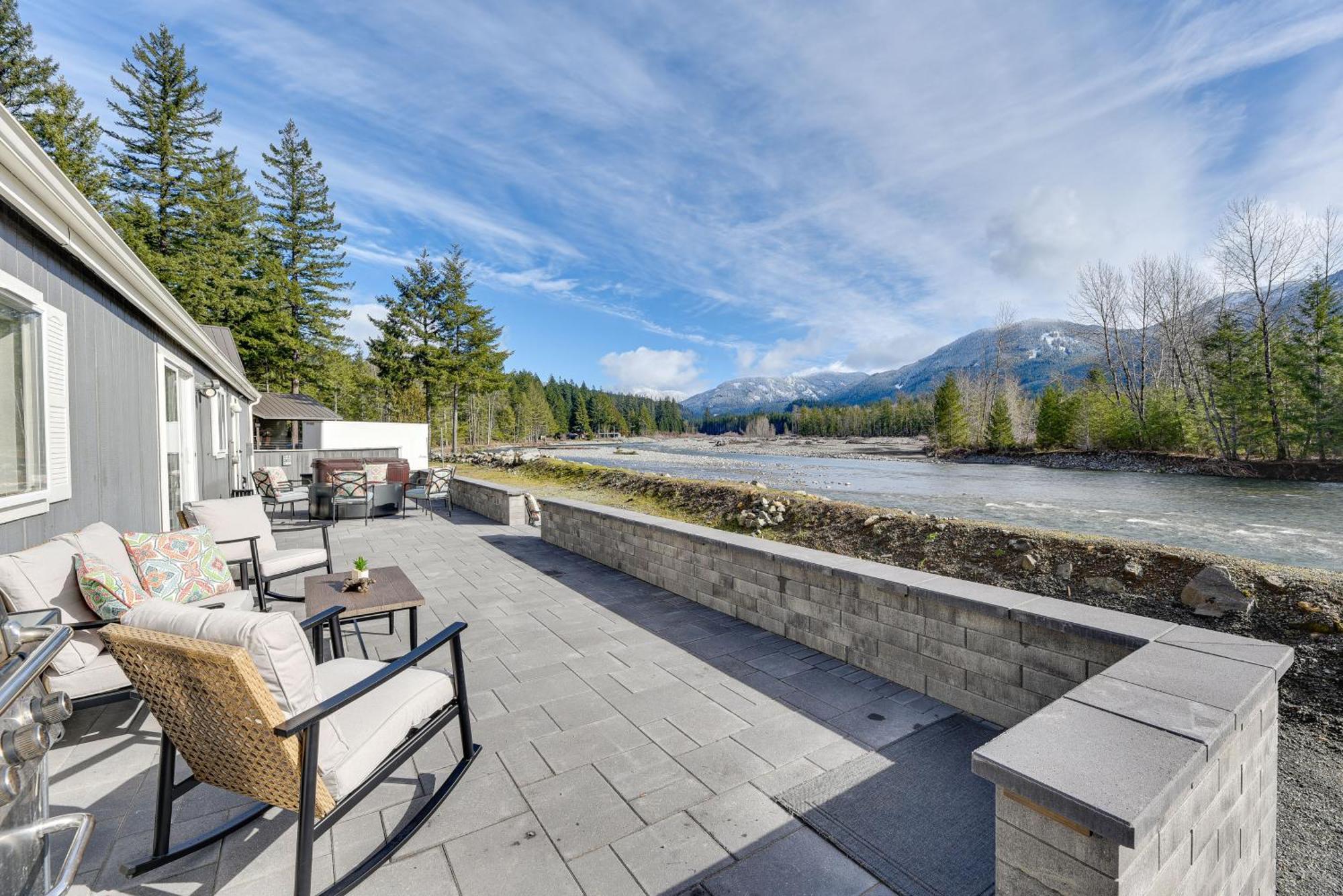 Riverfront Home With Deck, Near Mount Rainier! Packwood Buitenkant foto