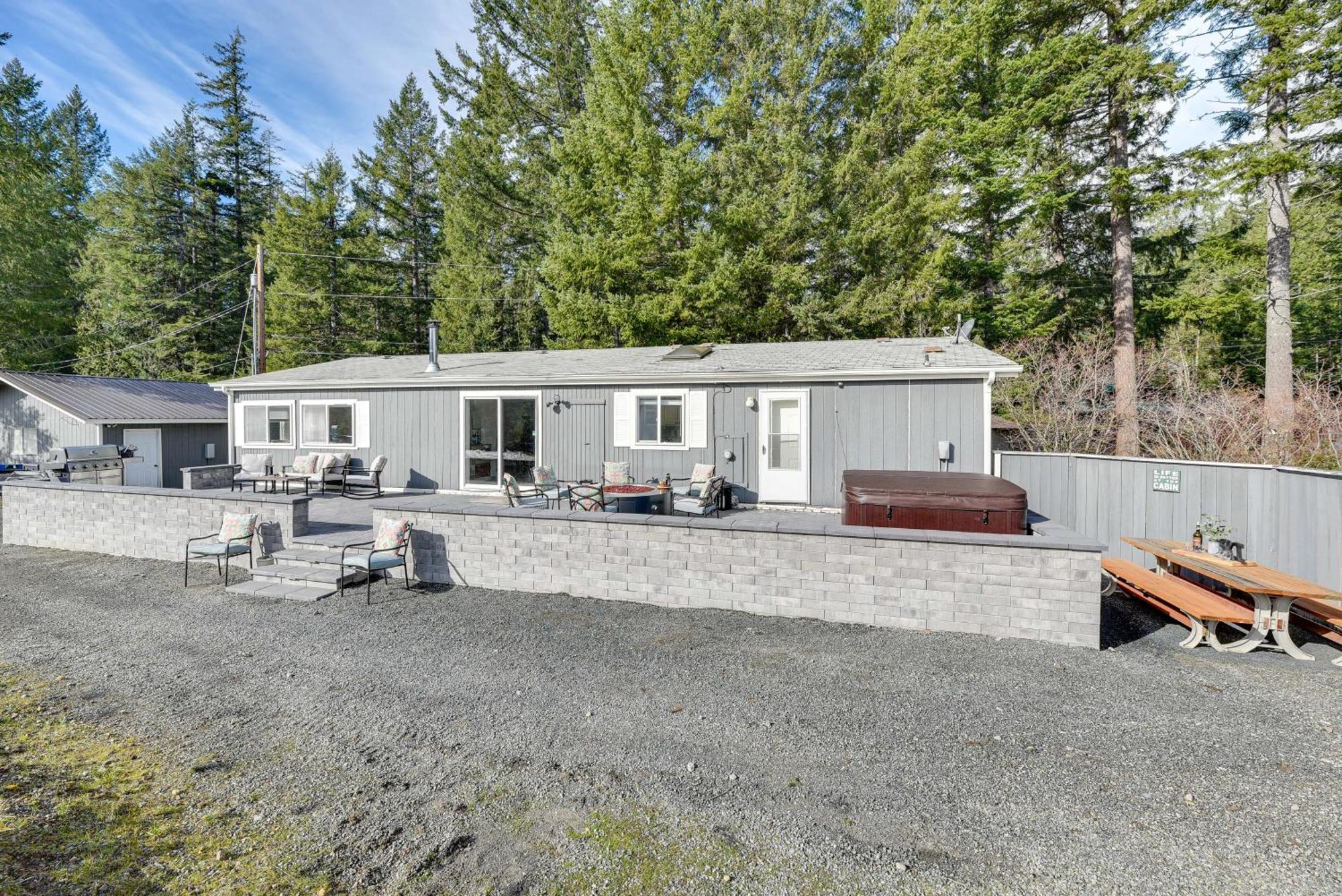 Riverfront Home With Deck, Near Mount Rainier! Packwood Buitenkant foto